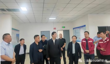 【新聞】自治區(qū)副主席包獻華蒞臨旭峰公司考察指導(dǎo)工作